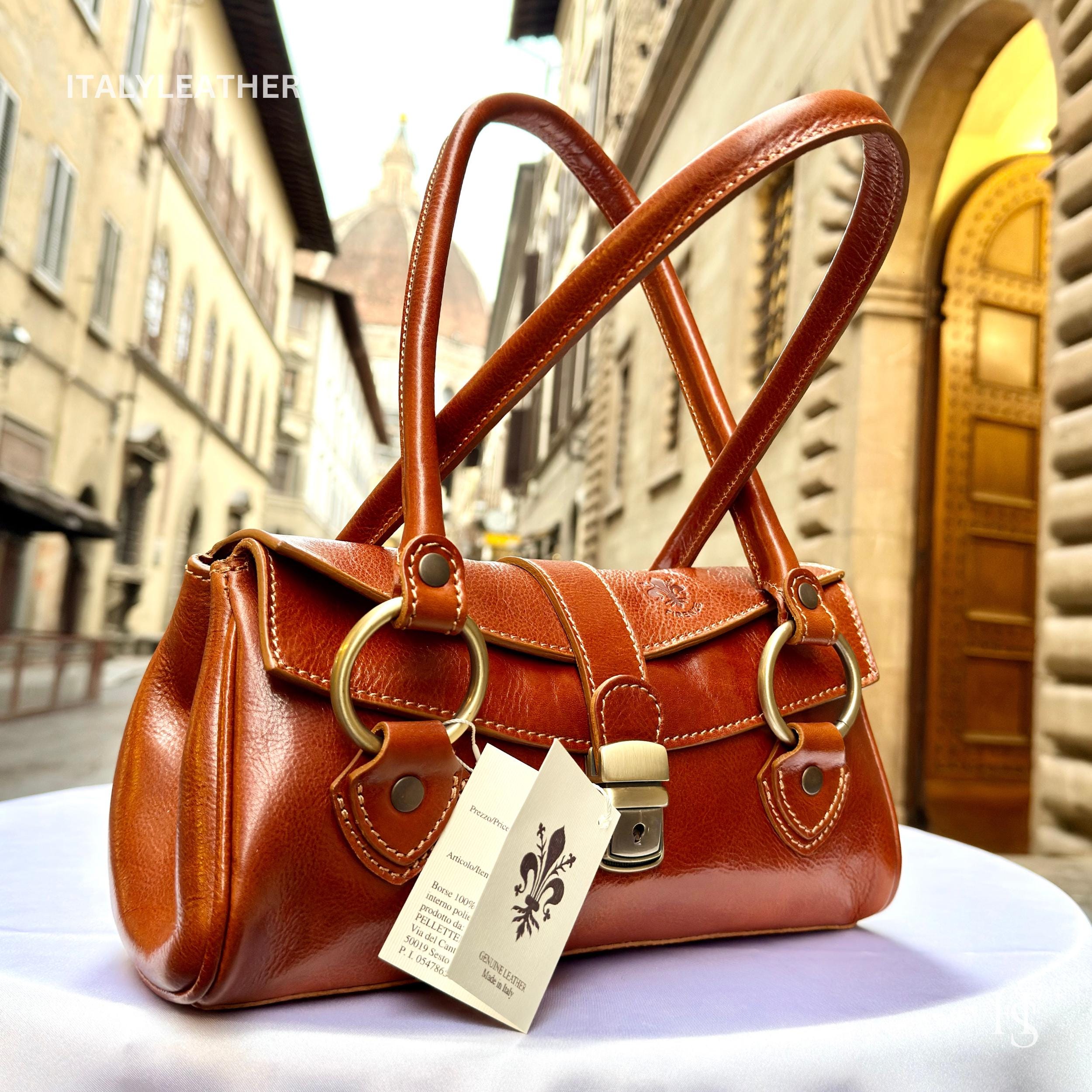※希少品 70's Italy leather shoulderbag Italian Handmade Leather Shoulder Bag With Key for Women, Elegant