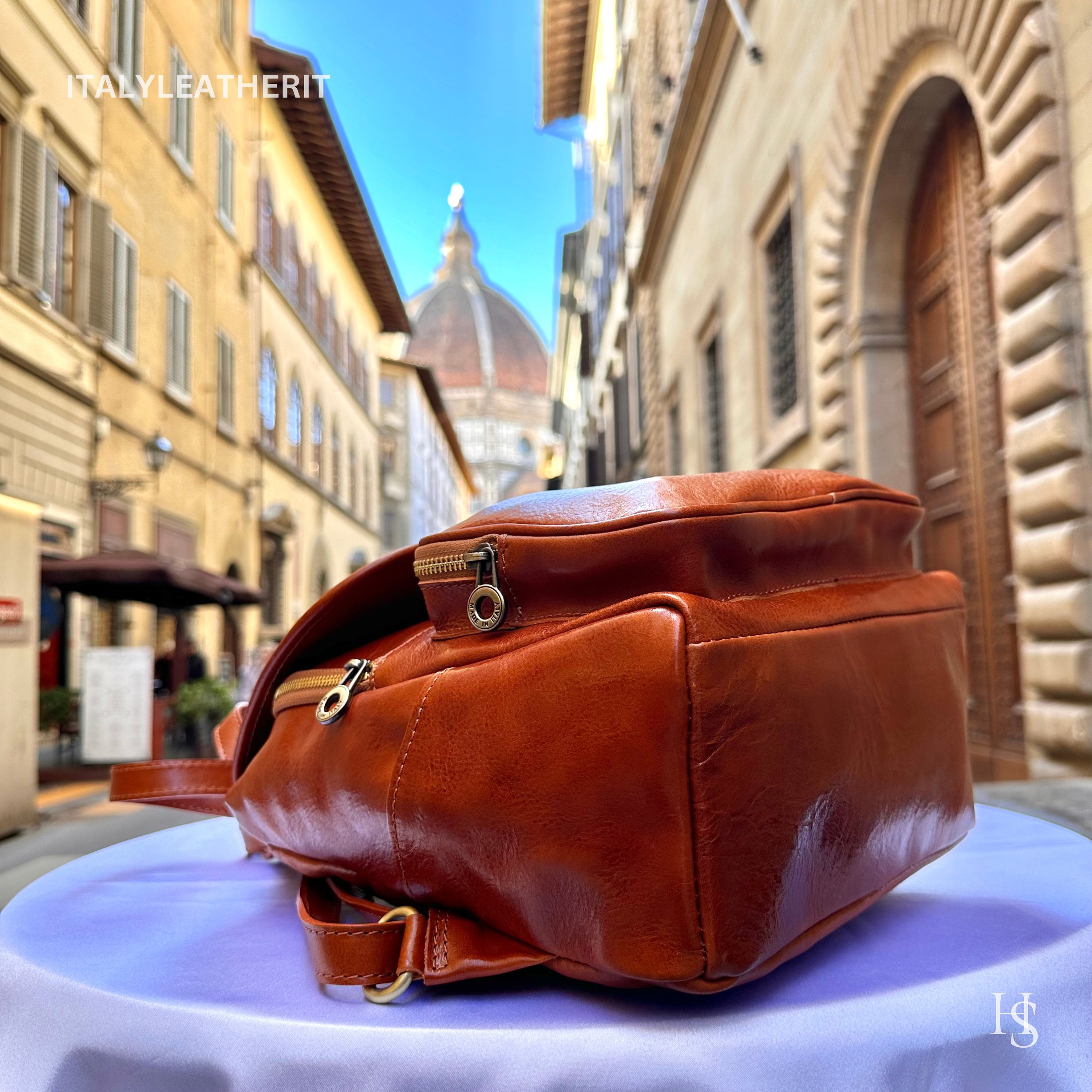 Italian Handmade Unisex Tuscan Leather Backpack From  display picture 3