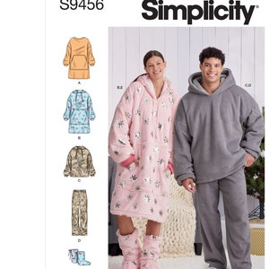 Puede incluir: Patrón de costura Simplicity S9456. La imagen muestra un patrón para ropa de descanso con capucha de gran tamaño, que incluye una bata rosa floral, una sudadera con capucha gris y pantalones a juego. También se ilustran otras opciones de ropa de descanso.