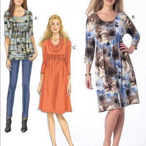 Puede incluir: Imagen de un patrón de costura con tres diseños de prendas diferentes. Los diseños incluyen un top con cintura fruncida, un vestido con cuello de cisne y un vestido con estampado floral. El patrón está etiquetado como "M7353" e incluye el logotipo "NANCY ZIEMAN".