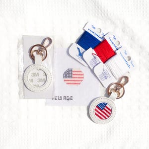 Kit completo de bordado: dije para bolso con la bandera estadounidense, con etiqueta autoadhesiva.