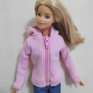 Sudadera con capucha rosa hecha a mano para muñecas de 12 pulgadas (con cremallera rosa claro)