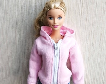 Jaqueta com capuz rosa claro feita à mão para bonecas de 29 cm (11,5 polegadas).