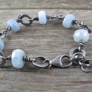 Pulseira em prata oxidada e água-marinha azul claro