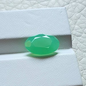 AAA Chrysoprase faceted gemstone oval shape 14x9.5MM. Natural Chrysophrase faceted gemstone for jewelry.