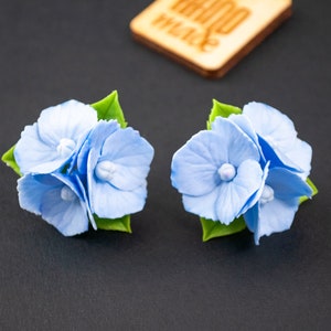 Hydrangea stud earrings ‒ Flower studs ‒ Hydrangea jewelry ‒ Floral earrings ‒ Polymer clay ‒ Blue ‒ Pink ‒ Purple