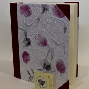 Album fotografico 20 x 25 cm - 30 fogli - Carta di gelso con petali di fiori rossi e blu.