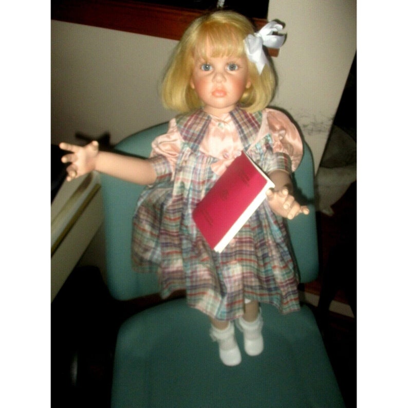 Hildegard Gunzel Binella 28 Poseable Blonde Puppen Doll MIB w/COA 44/750 image 7