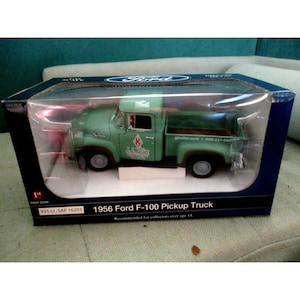 First 1st Gear Ford 1:25 scale 1956 Ford F-100 Green Pickup Truck Diecast Metal