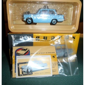 Vanguards 1:43 DieCast Blue Triumph Herald British School of Motoring Car BA5001