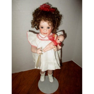 1994 Wendy Lawton Classic Playthings Katie et sa poupée en porcelaine Kewpie # 625/750