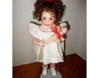 1994 Wendy Lawton Classic Playthings Katie & her Kewpie Porcelain Doll #625/750