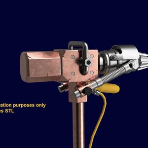 Può includere: Una torcia da saldatura in rame e argento con un cavo giallo su uno sfondo nero. Solo a scopo illustrativo. File digitali STL.