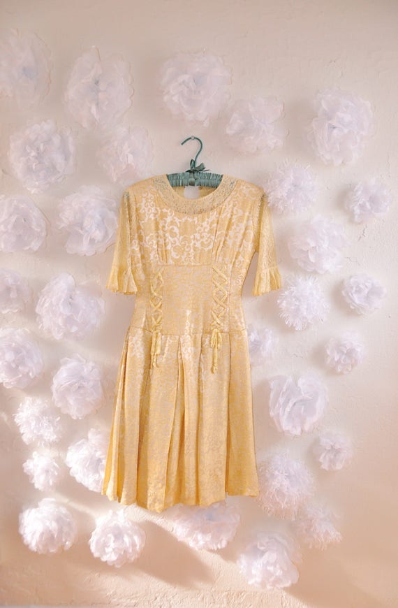 SALE*The Victoria: 60s Vintage Brocade Lace Flutte