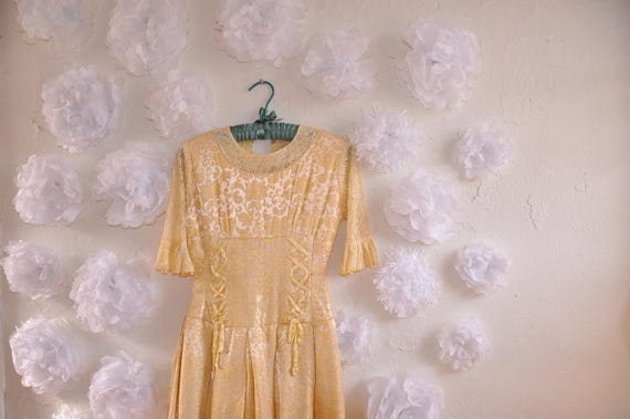 SALE*The Victoria: 60s Vintage Brocade Lace Flutt… - image 3