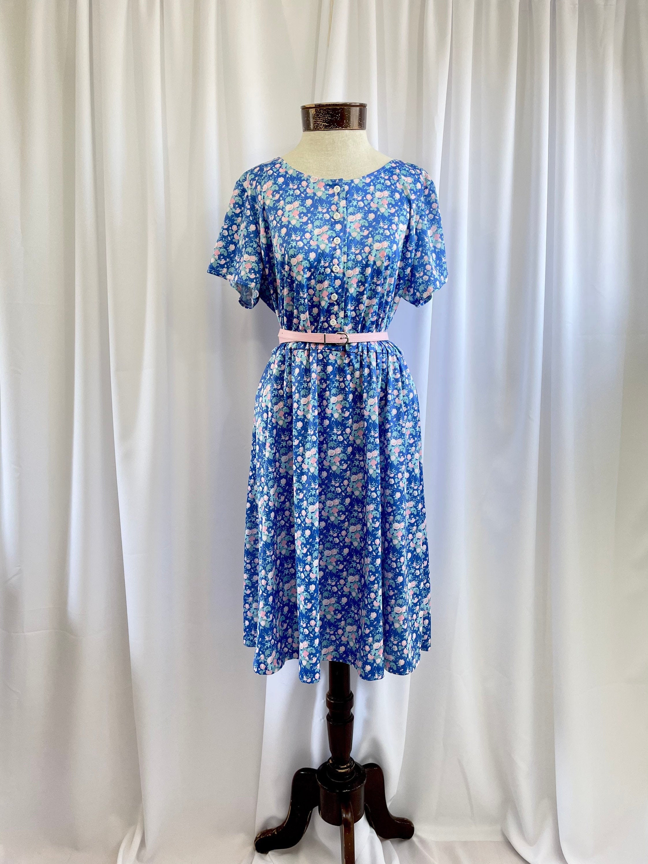 Dance For Hours Navy Blue Ditsy Floral Dress – Shop the Mint