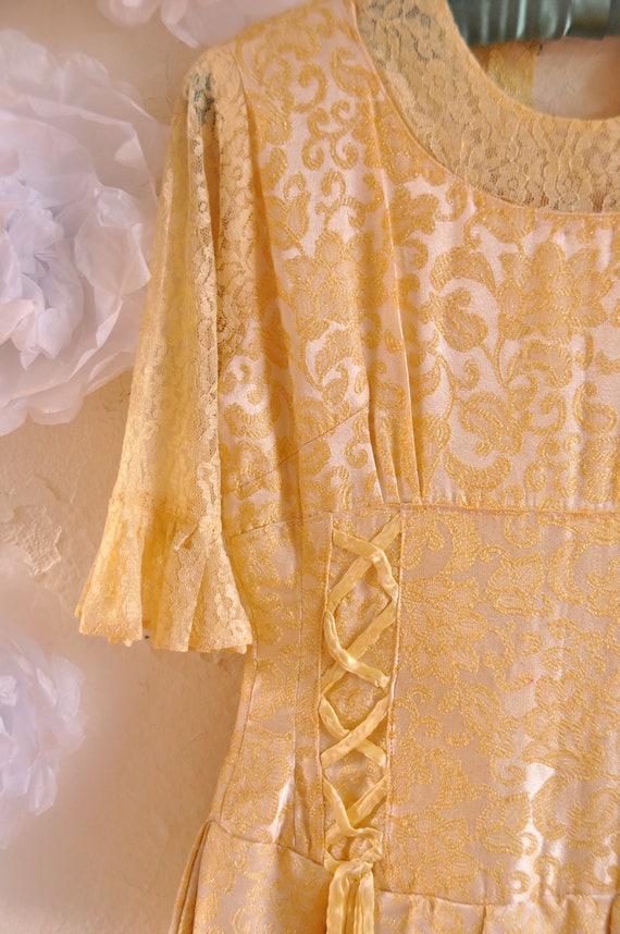 SALE*The Victoria: 60s Vintage Brocade Lace Flutt… - image 2