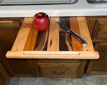 Tabla de cortar extraíble y deslizable personalizada en varios tipos de madera (arce, cerezo, nogal)