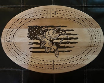 Tablero de cribbage de madera con bandera de EE. UU. y Walleye