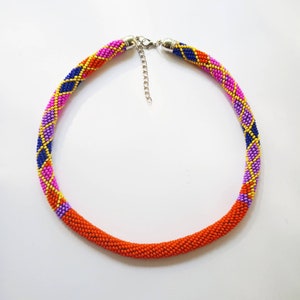 Handgemachte bunte Saatperle Gehäkelte Seil Halskette Perlen stricken orange Frauen Choker Frisch gehäkelt Choker Statement geometrische Halskette