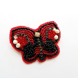 Broche de borboleta dos sonhos Broche de borboleta com contas vermelhas e pretas Boho bordado borboleta Inseto broche vermelho Natureza grande borboleta joias com contas