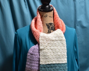 Handgebreide sjaal #67 in blauw/koraal/lavendel/wit