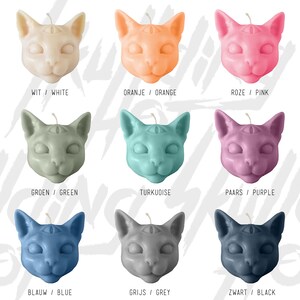 Puede incluir: Nueve velas con forma de cabeza de gato en varios colores, incluyendo blanco, naranja, rosa, verde, turquesa, morado, azul, gris y negro. Cada vela tiene un tercer ojo en la frente.