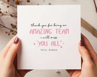 Puede incluir: Una tarjeta blanca con texto rosa que dice "thank you for being an AMAZING TEAM i will miss YOU ALL love, Aimee".