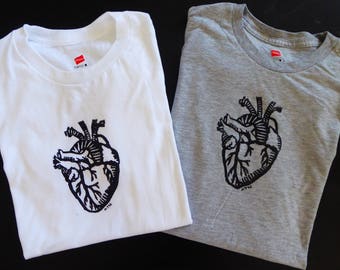 Camiseta con corazón anatómico