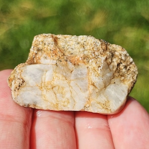 Weißer Feldspatkristall, Granitfelsen, Quarz, Glimmer, Präkambriumfelsen, Gibraltar, 20g, rohe Natur, unpoliert