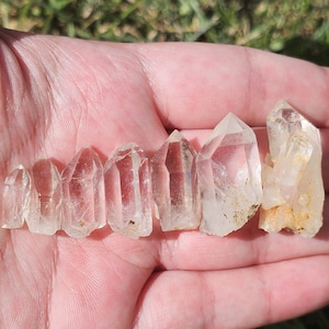 Cuarzo Arkansas / Puntas individuales, racimos, a granel o astillas / <5 mm a 8+ gramos / Muchas variedades / Haga clic para obtener más información / Cuarzo de la meseta de Ozark