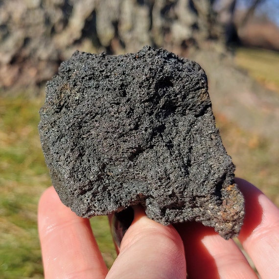 Lake Michigan Pumice Black and Red A110 vesicular volcanic stone Floating Lava Rock raw state 32 gr