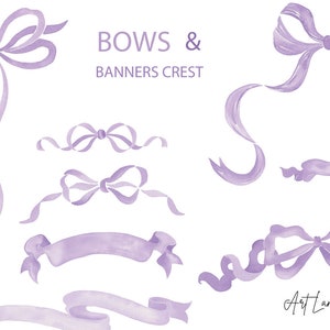 以下が含まれることがあります： 紫色の水彩の弓とバナーのセット。弓はリボンで結ばれており、バナーは空白です。画像の上部に黒い文字で「BOWS & BANNERS CREST」と書いてあります。