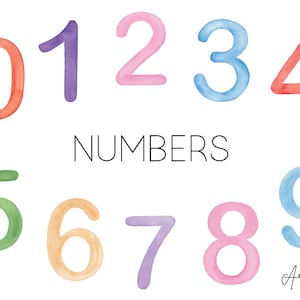 Puede incluir: Ilustraciones de acuarela de los números del 0 al 9 en varios colores. La palabra "NUMBERS" está escrita en negro debajo de la primera fila de números.