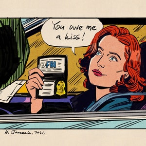 Op de afbeelding: Een stripboekachtige illustratie van een vrouw met rood haar die een FBI-badge vasthoudt. De vrouw zegt in een spraakballon: "Je hebt me een kus verschuldigd!"