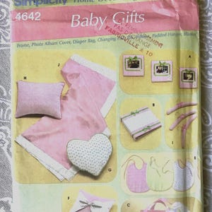 Simplicity, Crafts, Baby Gifts- Changing Pad, Frame, Photo Album, Diaper Bag, Bib, Pillows, Pattern 4642, UNCUT