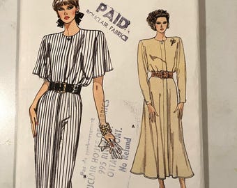 Very Easy Vogue, Misses' Dress, Sizes 8, 10, 12, Pattern #9830