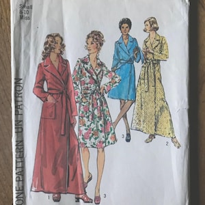 Simplicity Women/Misses Robe in 2 Lengths, Size Small (8-10), Bust 31 1/2-32 1/2 inches, Pattern 5989, Uncut, Factory-Folded.
