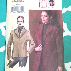 Vogue, Designer Sandra Betzina, Misses' Jacket, Semi-fitted, front zipper, Sizes A,B,C (Bust 32, 34, 36), Pattern V7976, Uncut