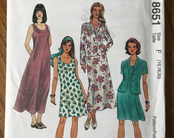 Tunic 12 Pattern 6431 Sizes 10 V-neck WomenMiss Petite Factory-Folded 14 UNCUT Square Neck Dress McCall/'s Skirt