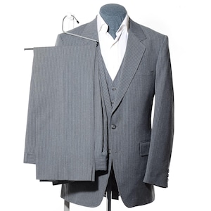 Completo vintage Sears Roebuck a tre pezzi in poliestere grigio gessato, taglia 42L, pantaloni, giacca e gilet 35x32.