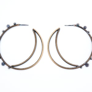 Handgemachte Sonne und Mond Creolen aus oxidiertem Messing und Sterling Silber