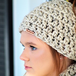 Bollo desordenado Beanie, Ganchillo desordenado Bun Beanie, Desordenado Moño Sombrero, Top Knot Beanie, Bollo Sombrero, Ganchillo Bollo Sombrero, Cola de caballo Beanie, Avena