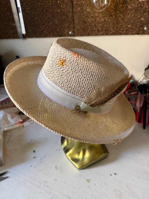 Custom Straw Hat: White Leather Band, Duck Feather Detail - Etsy display picture 3