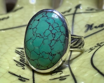 Unisex Oval Turquoise and Sterling silver Ring with Patterned band- Size M (US 6.5)