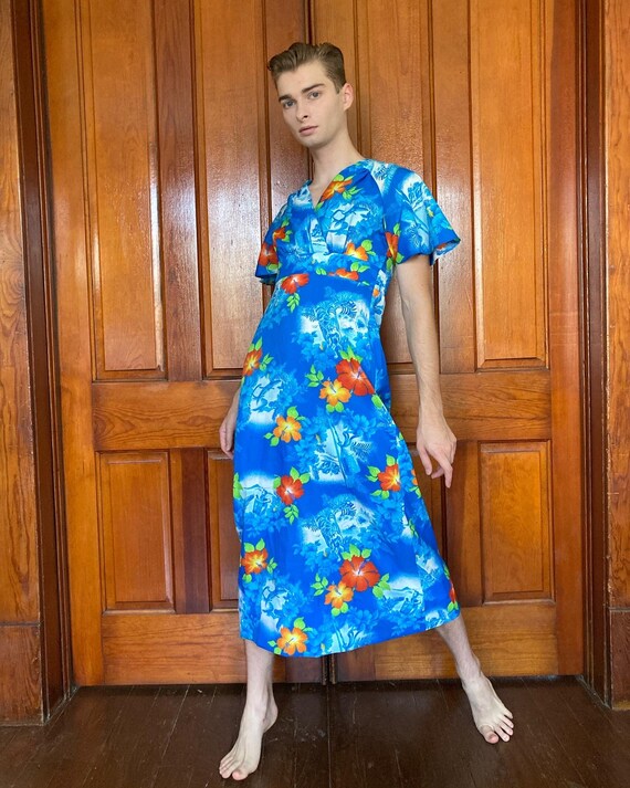 70s Hawaiian dress with flutter sleeves