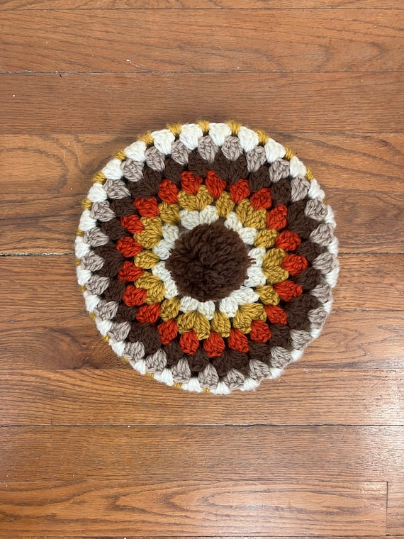 70s Crochet beret with pom pomp - image 1
