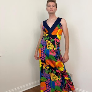 Vestido psicodélico floral de Don Luis De España de los años 70