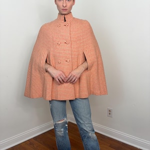 Vintage 60s / 70s mod houndstooth pink and cream wool cape