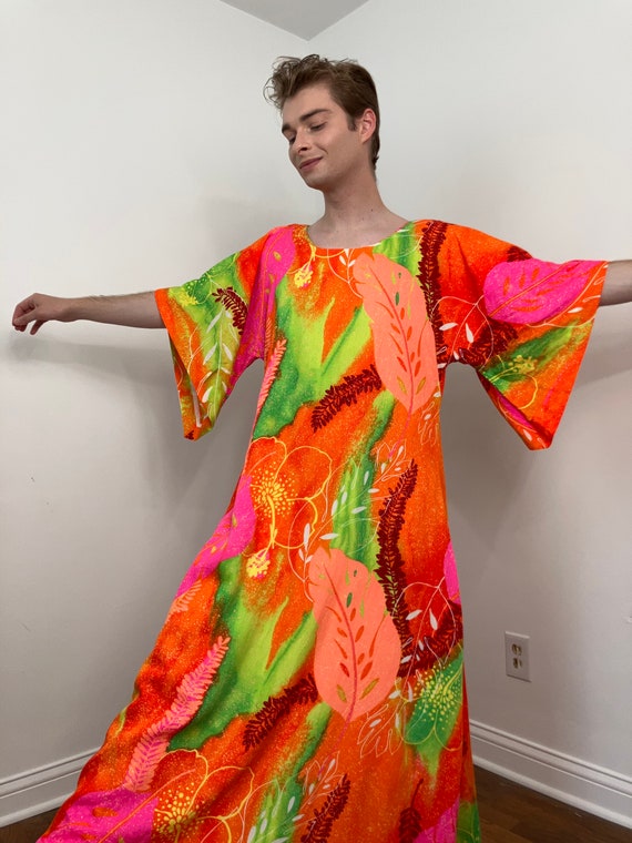 70s Hawaiian floral kaftan with wizard sleeves